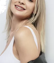 Escort Camilla with blonde hair