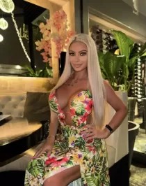 Chloe escort available in Marbella