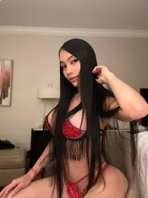 Escort Hathai with black hair