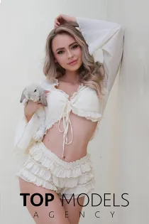 Iulia 1250 GBP per hour