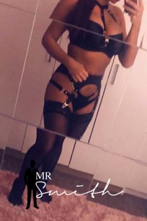 British escort Leona