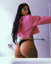 Cassy escort available in dubai