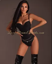 Lucia escort available in Miami