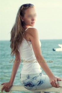 Nicole 25 years old girl