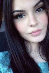 Escort Eva with brown hair