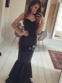 Escort Evelina with brunette hair